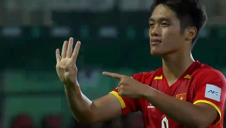 爱游戏APP-超级世界波！阮国越小角度破门，阮庭北助攻，越南5战韩国均破门