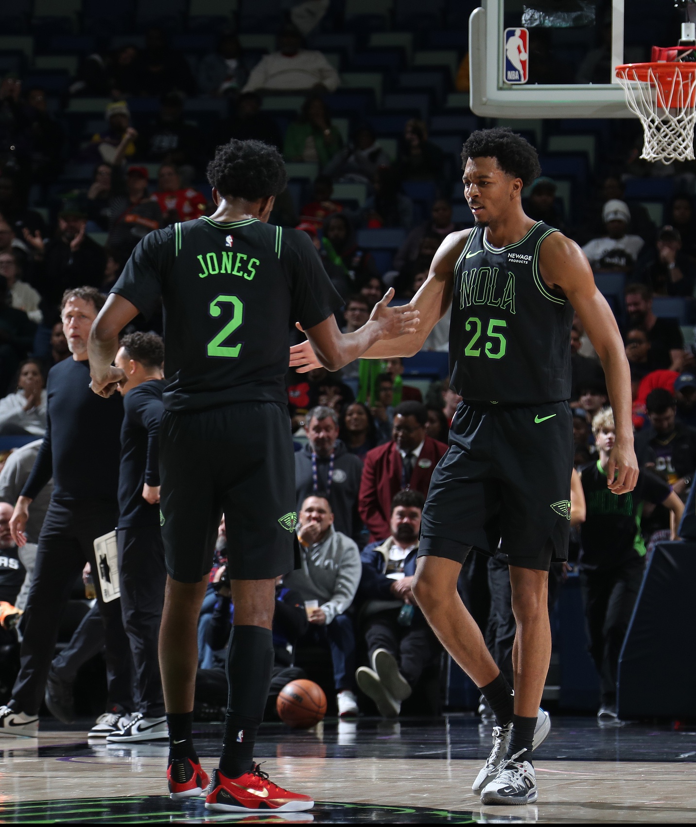 爱游戏官网-美记：锡安&amp;墨菲&amp;琼斯是非卖品 后两人要价多无保护首轮+天赋球员